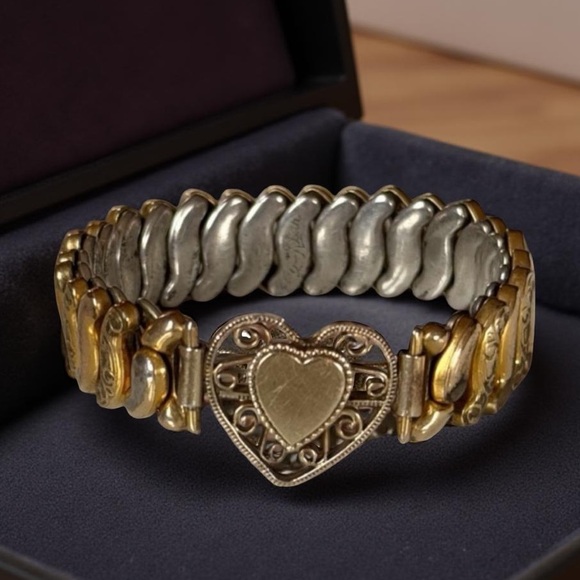 Co Star Jewelry - WWII Gold Tone Sweetheart Filigree Heart Expansion Bracelet XS 4.5” by Co-Star